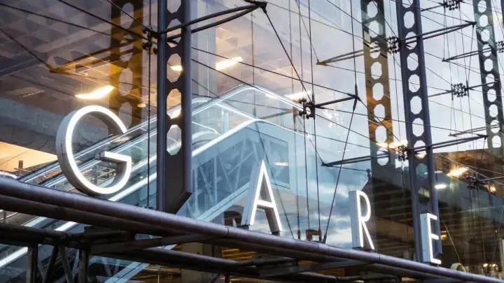 taxi paris toutes gares Service de taxi vers et depuis toutes les gares de Paris